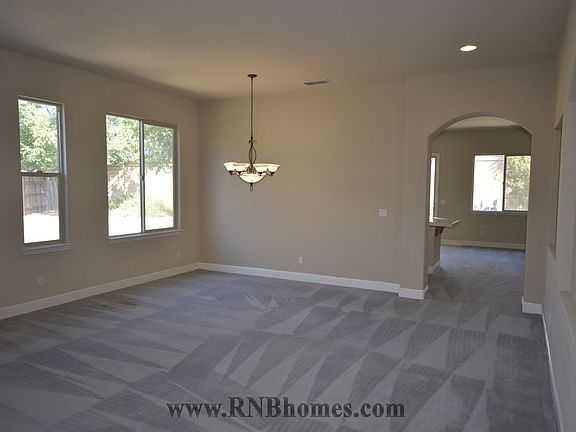 4th image of 204 Dodd Pl