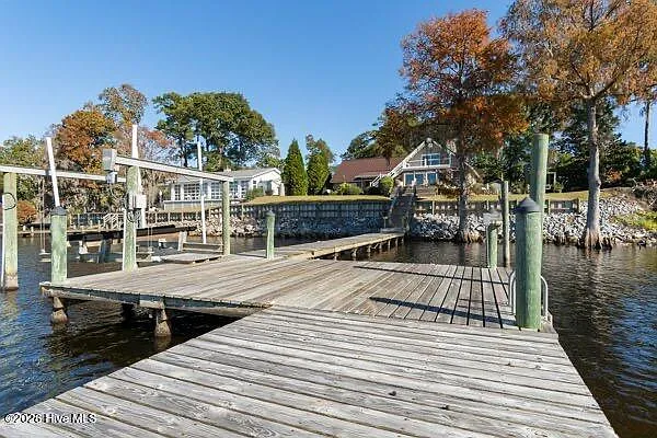 810 Madam Moores Ln #A — Photo 2