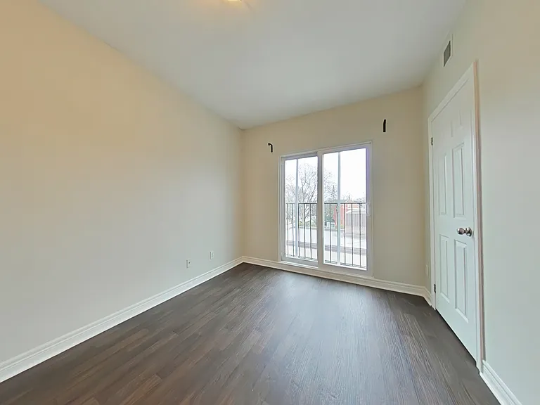 940 Bloor St W #202 — Photo 10