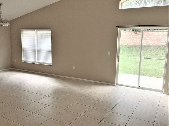 4th image of 11118 Pinewood Cove Ln