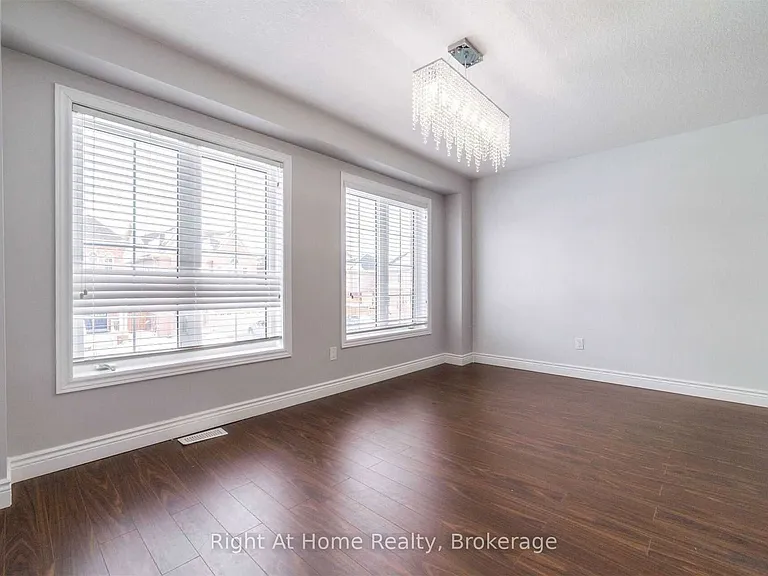 66 Knotty Pine Ave — Photo 9