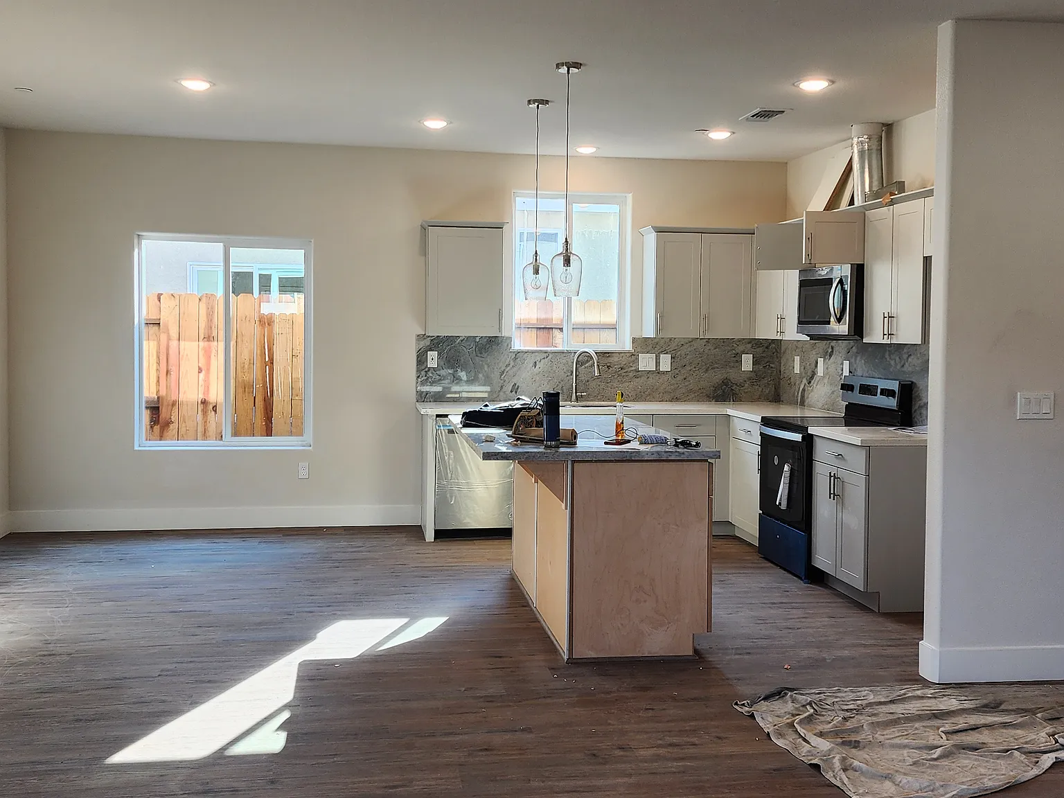 3 bed, 1484 sqft, $2,500 — Photo 4