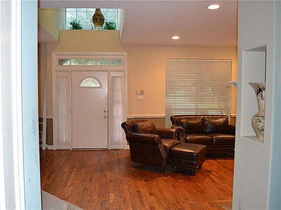 4th image of 4901 Portrait Ln
