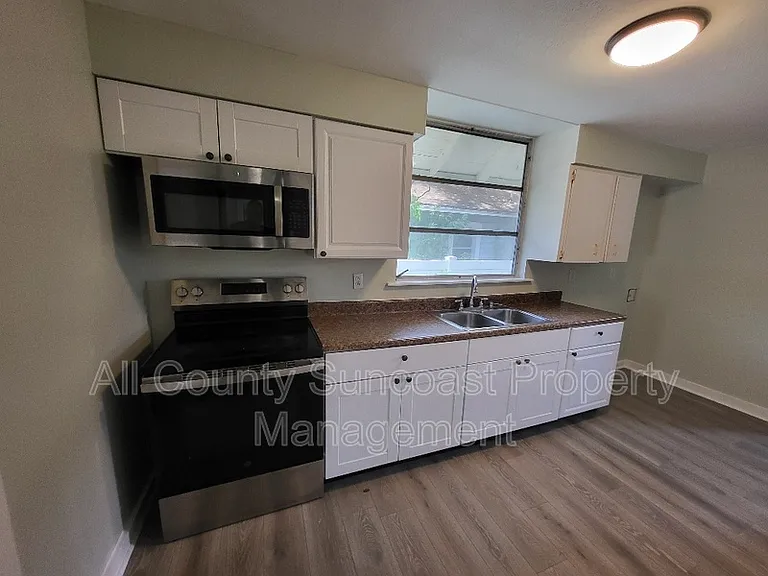 905 Lotus Path — Photo 2
