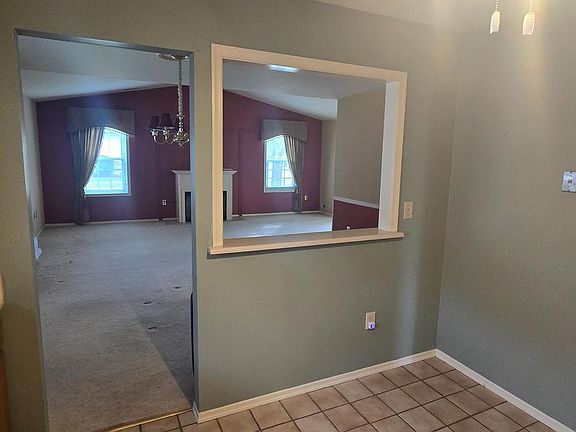 5th image of 117 Carriage Hill Ct