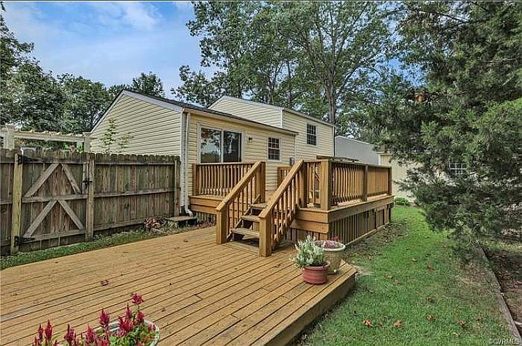 2nd image of 4931 Daffodil Cir