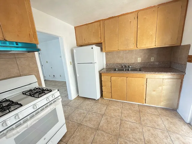 12317 Leona Ln — Photo 2