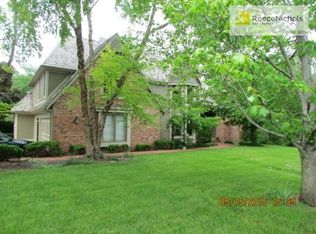12605 Juniper Cir, Leawood, KS 66209