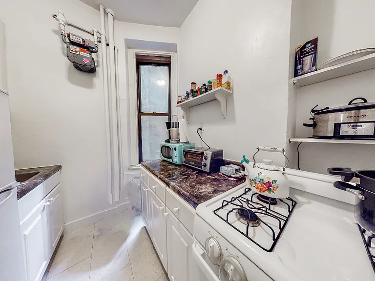 222 E 51st St #2A — Photo 5