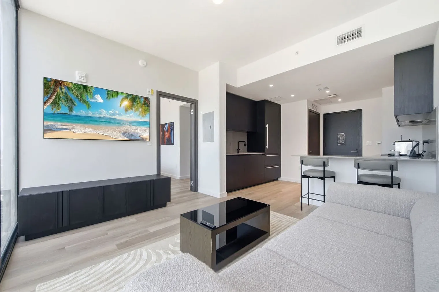 1 bed, 1.0 bath, 796 sqft, $7,221 — Photo 2