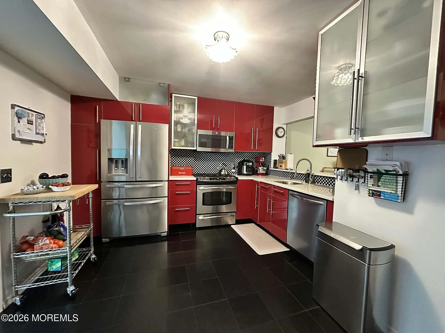 3 bed, 1900 sqft, $3,600 — Photo 3