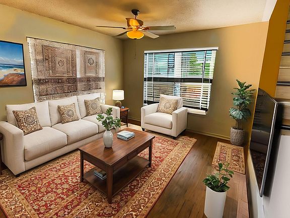 3rd image of 308 Teakwood Ln