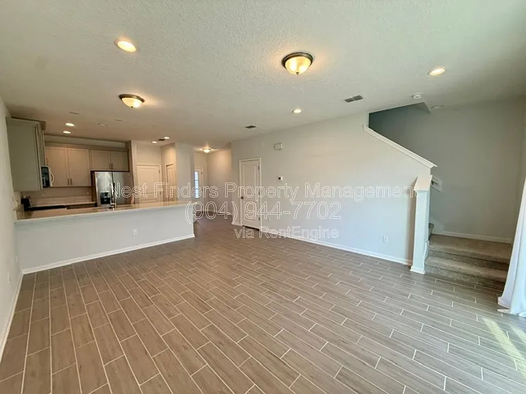 215 Pine Bluff Dr — Photo 9