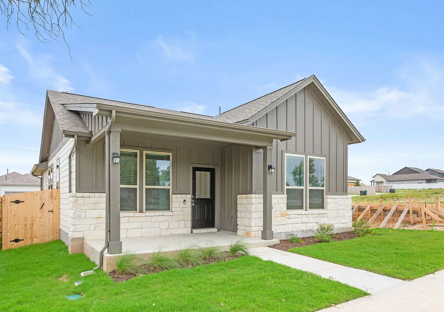 Beautiful 3 bedroom, 2 bathroom home in Kyle — Photo 3