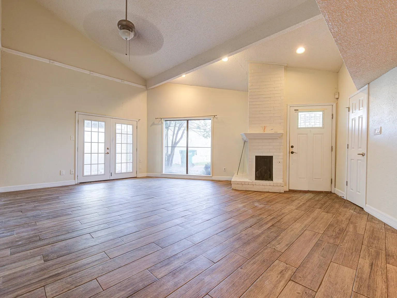 3 bed, 2.0 bath, $2,300 — Photo 3