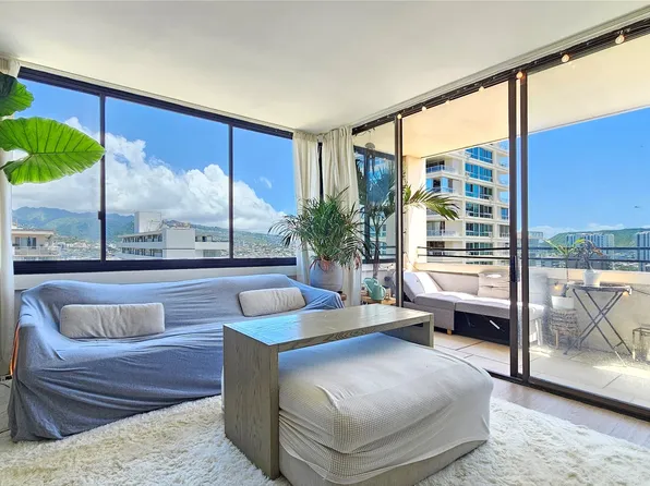 2410 Cleghorn St APT 2202, Honolulu, HI 96815
