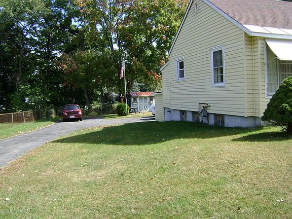 4th image of 3638 Burgoyne Ave