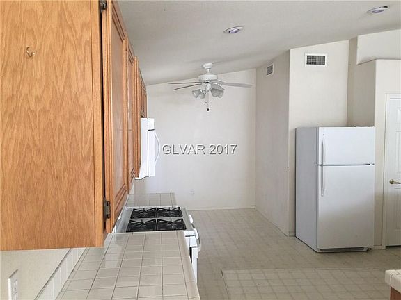 2nd image of 1425 Dragon Rock Dr