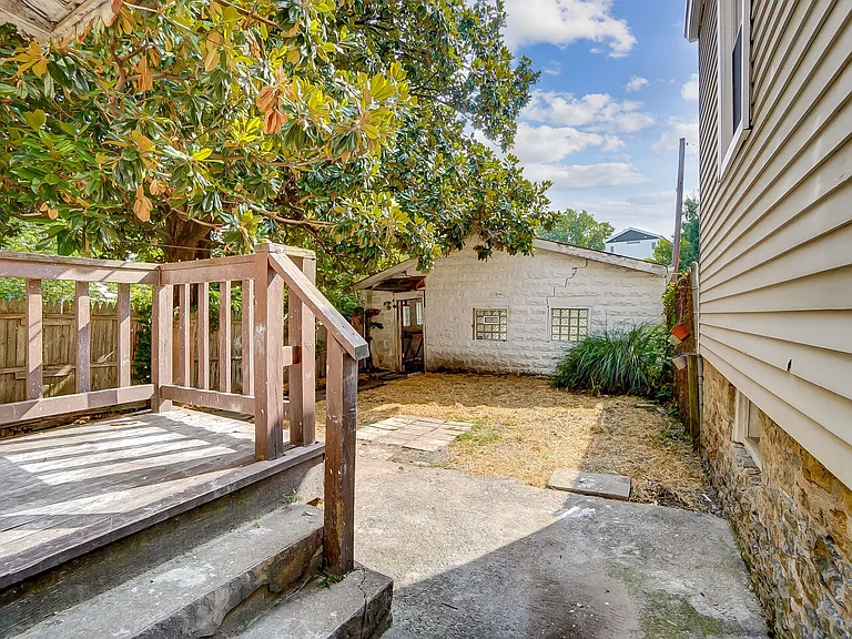2036 Garrard St — Photo 36
