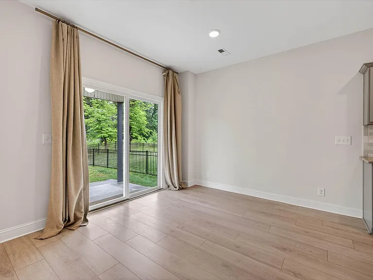 1437 Citadel Dr — Photo 11