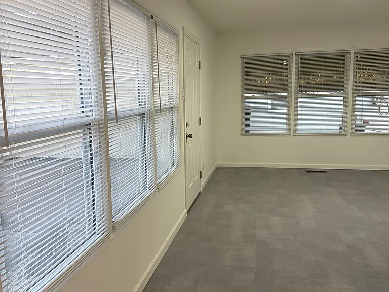 4660 Frankfort Ave — Photo 18