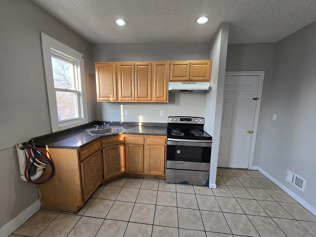 Building Photo - 649 1st Ave #B22