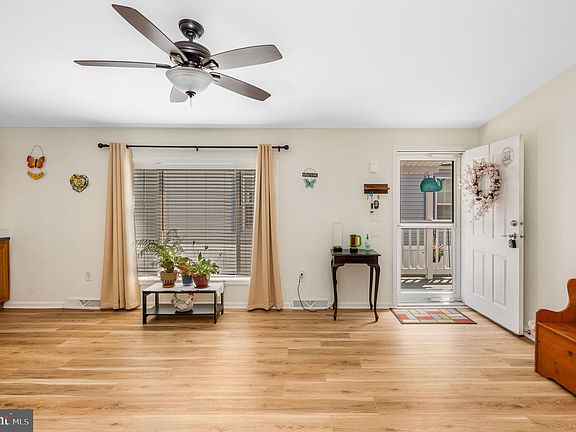 4th image of 14 Rosewood Ln