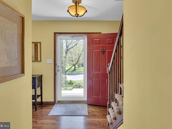 3rd image of 716 Shadywood Dr