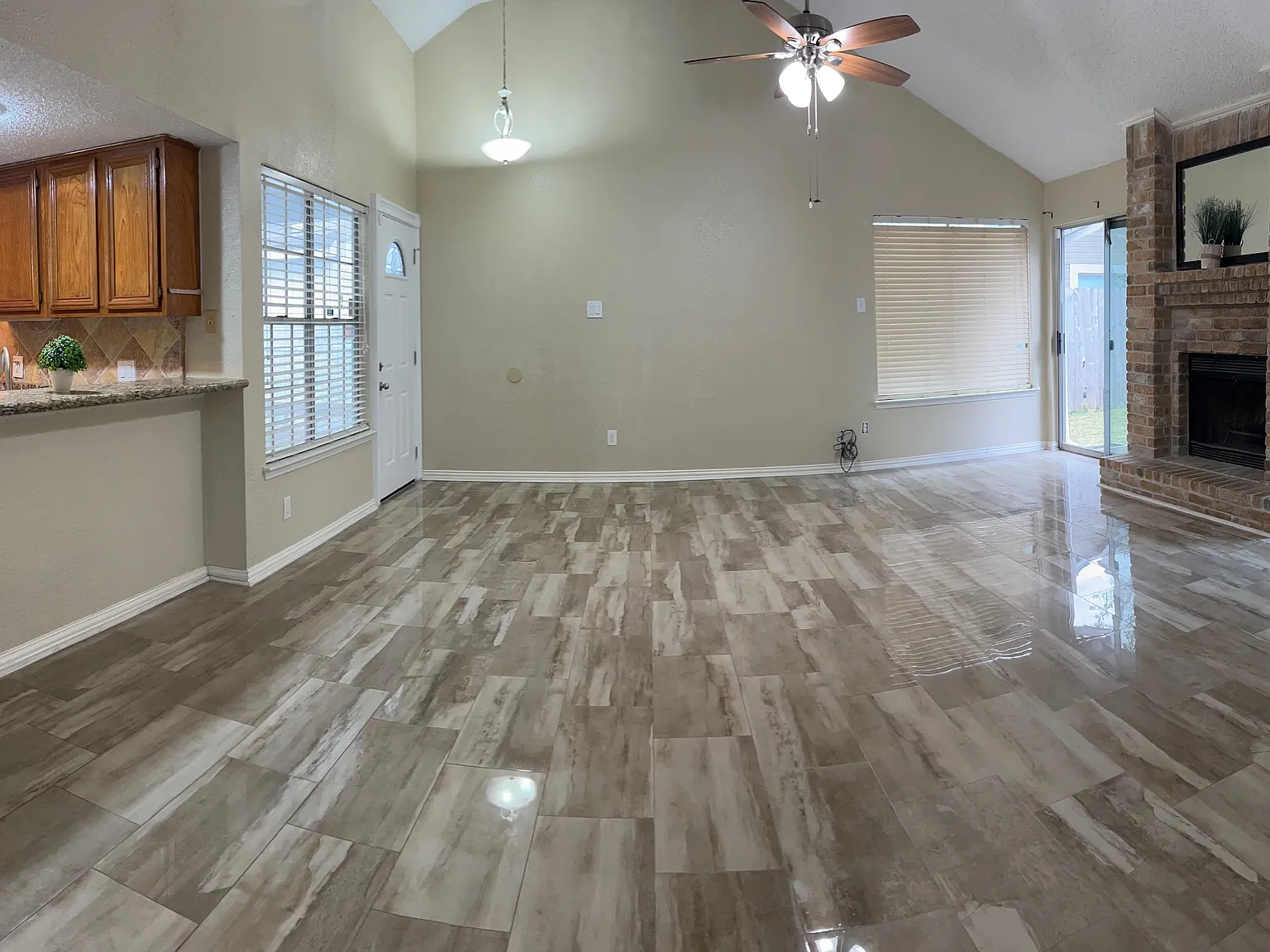 3 bed, 1723 sqft, $1,900 — Photo 3