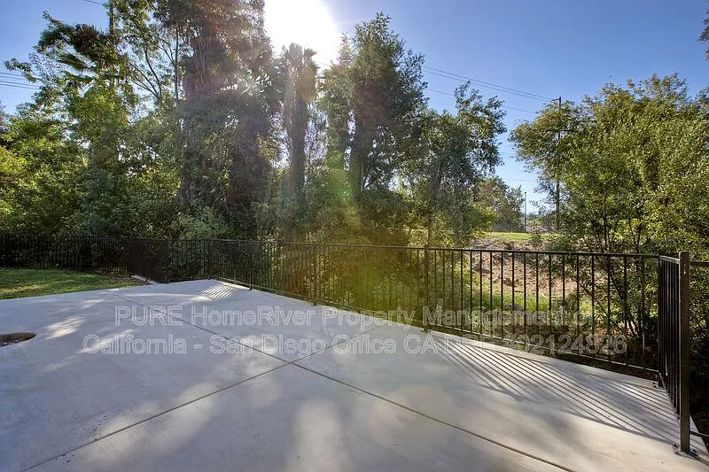 4 bed, 2.5 bath, 2304 sqft, $3,495 — Photo 4