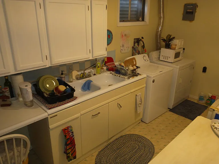 804 Tyler St — Photo 6