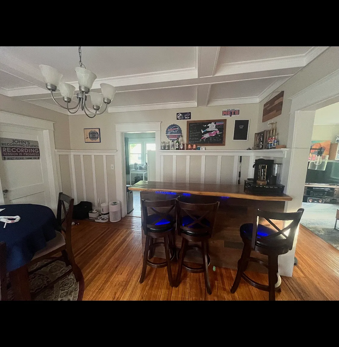 3 bed, 1200 sqft, $1,550 — Photo 1