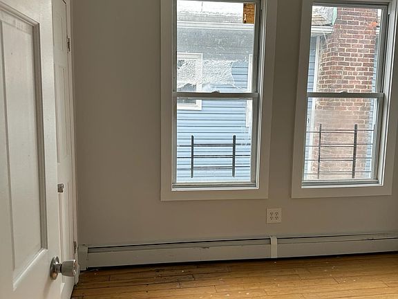 2nd image of 210 Beach 32nd St #2