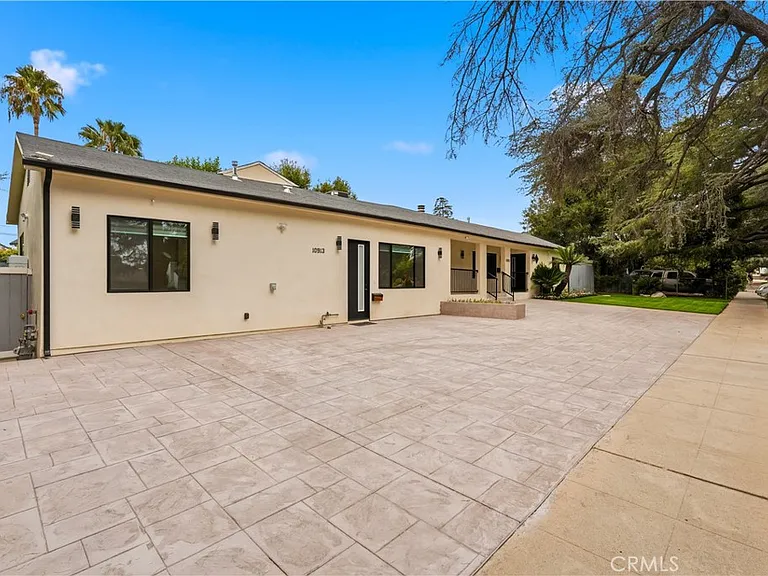 10913 White Oak Ave — Photo 18