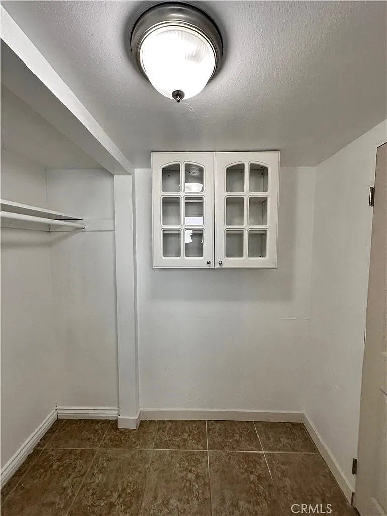 1 bed, 2690 sqft, $1,425 — Photo 2