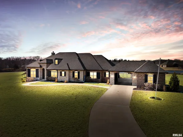 28 Briarwood Ln, Metamora, IL 61548