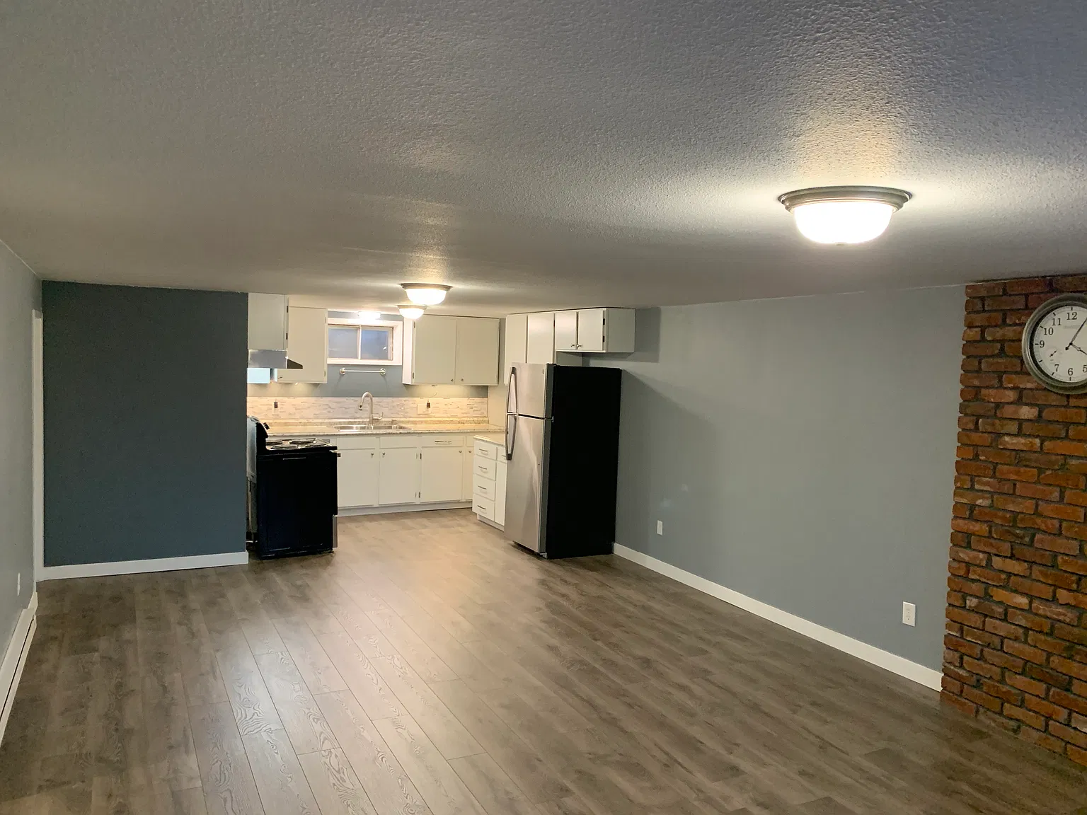 630 SW City View St — Photo 3