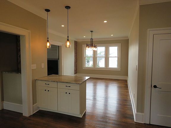 Kitchen bar seating - dining