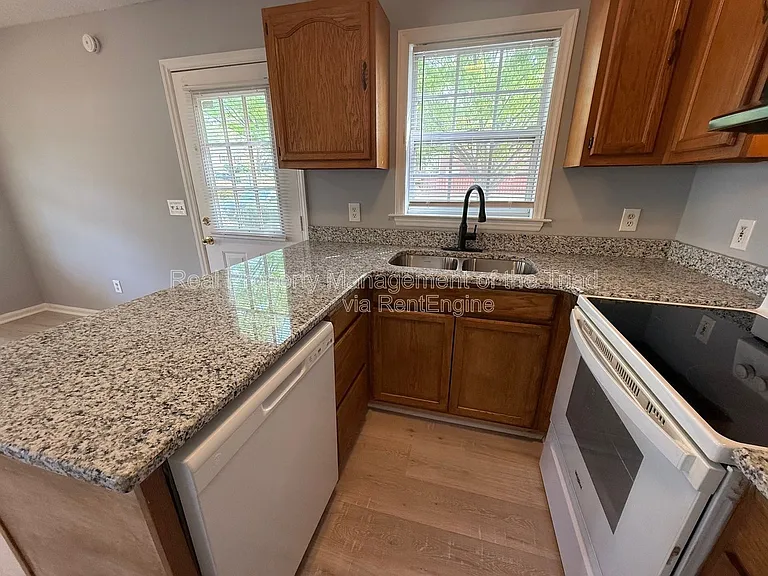 1014 Tuscaloosa St — Photo 4