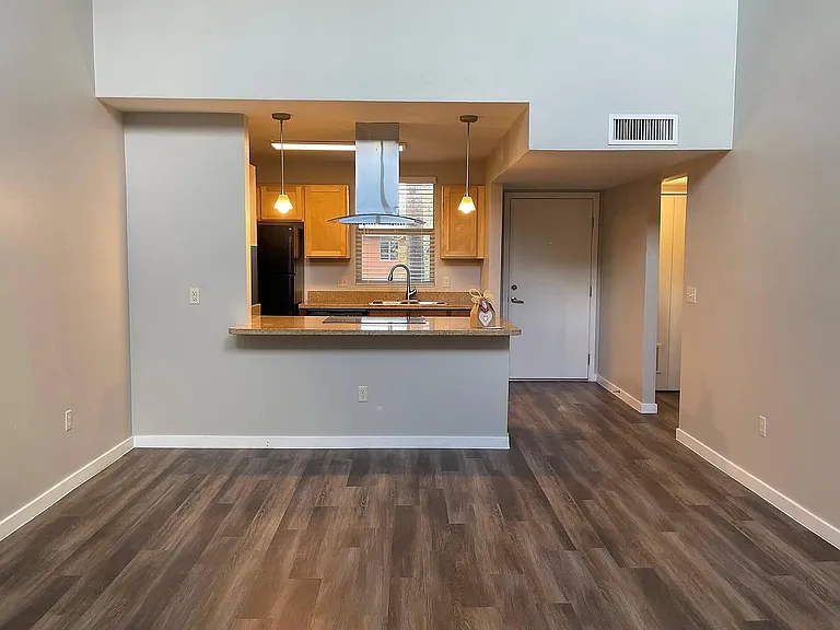 1 Bed 1 Bath Upstairs