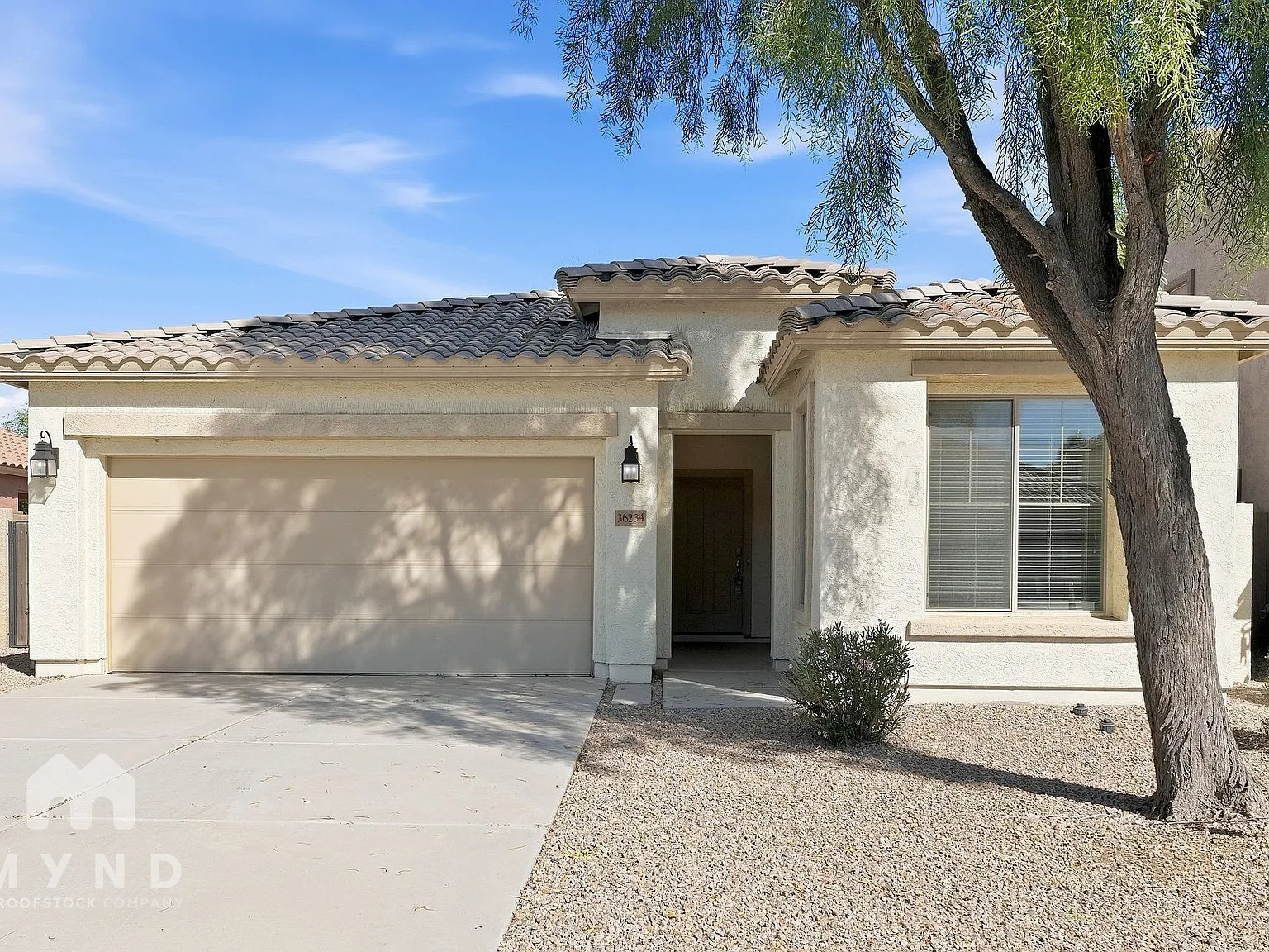 3 bed, 2.0 bath, 1717 sqft, $1,649 — Photo 2