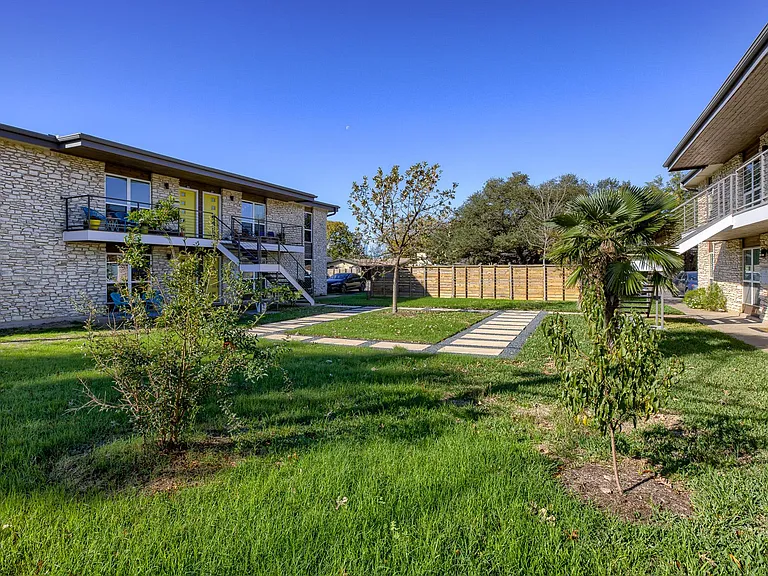 8603 Putnam Dr #102 — Photo 24