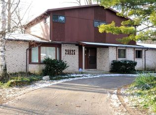 29825 Sugar Spring Rd, Farmington Hills, MI 48334