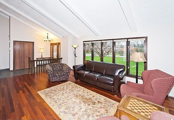 2nd image of 5846 Bentley Ave