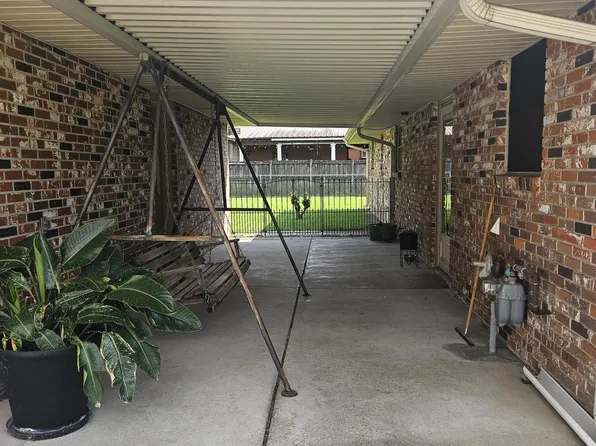 220 S Ida Ave, Gonzales, LA 70737