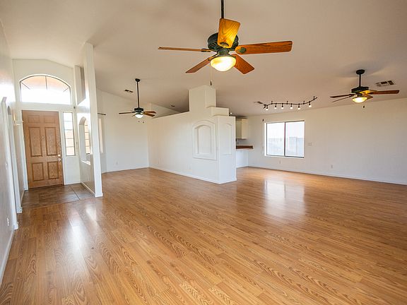 4th image of 8546 N Sayante Way