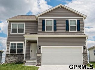 8714 N 167th St, Bennington, NE 68007