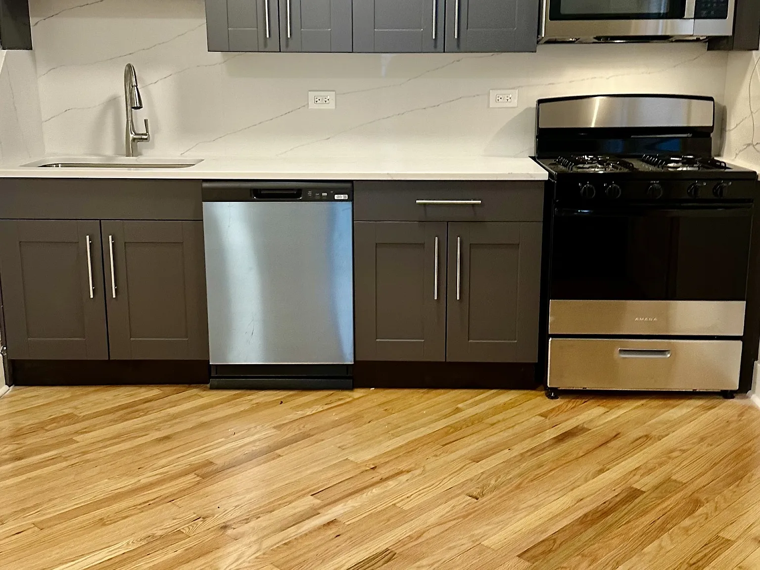 2 bed, 950 sqft, $1,650 — Photo 2
