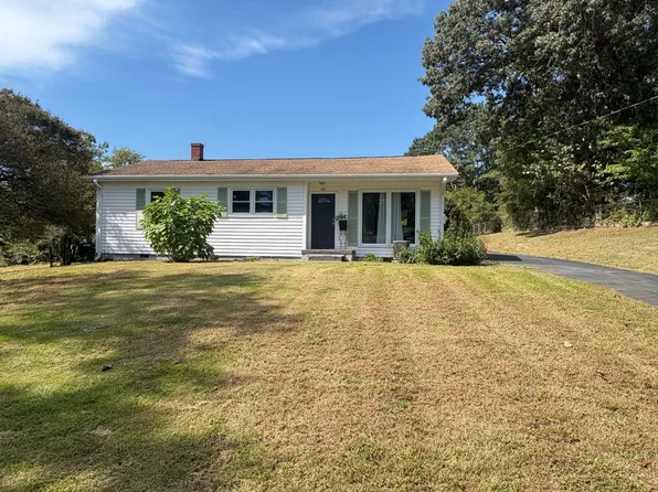 108 Valley Dr, Greer, SC 29651