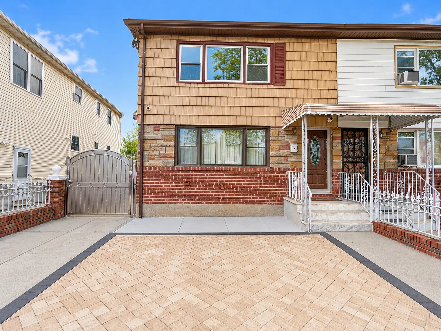 3 bed, 700 sqft, $3,400 — Photo 2